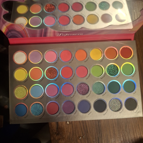 Supernova Eyeshadow Palette - 32 Colors - Picture 3 of 3
